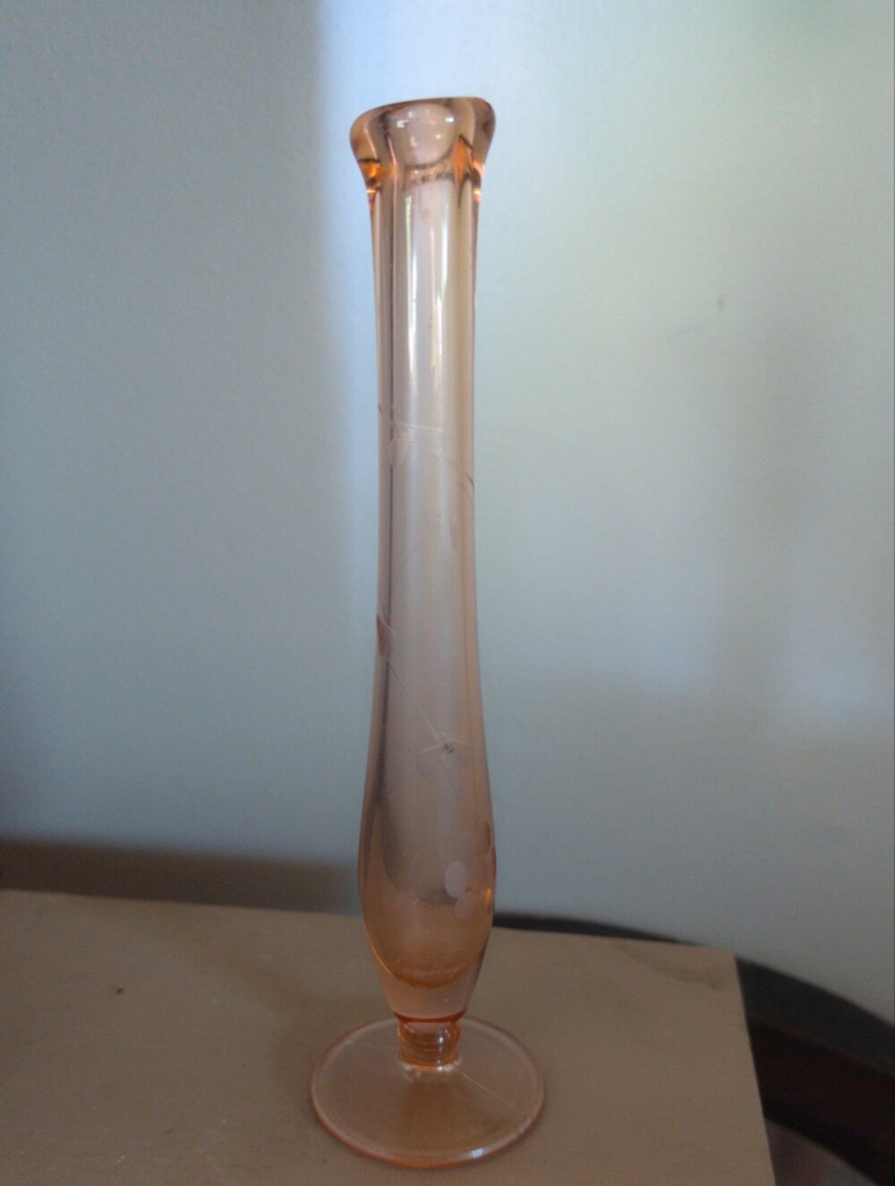 VINTAGE PINK DEPRESSION GLASS BUD / ROSE VASE